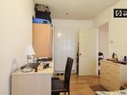 Inviting room in 3 bedroom flat in Southwark, London