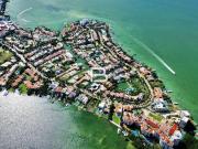 Isla dorada Casa en venta con muelle