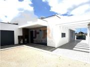 Isolada Térrea T3+1 Fernão Ferro