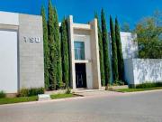 ISSA VENDE RESIDENCIA UBICADA EN FRACC. VERSALLES AL...