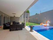Jardim Leonor | Casa com projeto moderno, iluminada e...