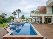 Jardim | Piscina | Amplo Estacionamento | Varanda | Sala...