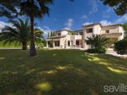 Jardin exceptionnel et vue mer dans un domaine recherché