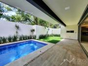 JARDINES DE DELICIAS COMPLETAMENTE NUEVA Y MINIMALISTA