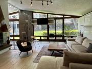 Jardines del pedregal, Casa con gran jardín en un solo nivel