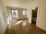 jasmin auteuil nord grand studio avec rangements et balcon