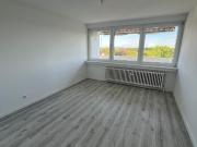 JOBCENTER! Frisch sanierte 4 Zimmer Wohnung mit Aufzug... JOBCENTER! Frisch sanierte 4 Zimmer Wohnung mit Aufzug...