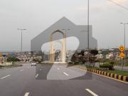 Johar Boulevard & 2sd Avenue 1 Kanal Corner Plot...
