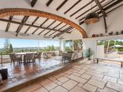 Jóia do século XIX com vista para o mar