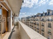 Joli grand deux pièces de 64m2 avec balcon filant