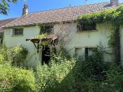 Jolie maison ancienne à rénover avec poutres apparentes,...