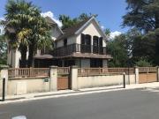 Sous compromis. Jolie maison bourgeoise à bois le roi