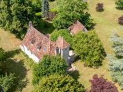 Jolie maison en pierre avec annexe pour les invites....