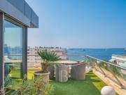 JUAN LES PINS TOIT TERRASSE VUE MER PISCINE ET JACUZZI