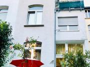 Jugendstil. 4 Apartments. Zentral. viel Potential....