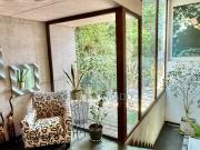 Julia Bernstein / La Reina