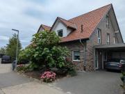 Junge und moderne Doppelhaushälfte mit 5 Zimmern und Carport