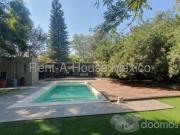JURICA Casa de un nivel en Venta 5 recamaras 7 baños RAHQRO