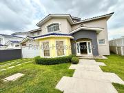 Juriquilla casa dentro de privada en VENTA QH14