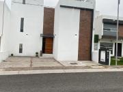 JURIQUILLA CASA EN RENTA