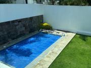 JURIQUILLA EN PRIVADA AMPLIA CASA CON ALBERCA...