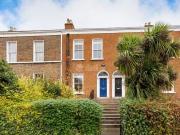 Just in! 10 Leeson Court, Leeson Street Upper is for rent