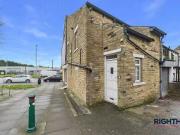 Cheap 1 BA 3 bedroom flat for rent in Legrams Lane,...