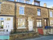 Nice 1 BA 4 bedroom terraced house for rent in Woodhall...