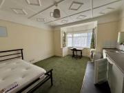 Cheap 1 bedroom house share for rent in Broadwater Road,...