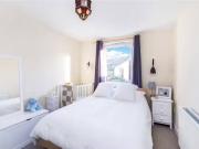 Charming 1 bedroom property to let in Battersea Park...