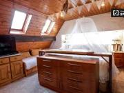 Cheap 1 BR Quaint room for rent in 4 bedroom house,...