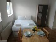 Cheap 1 BR Saint James's Road, London