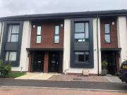 Just in! 2 BA 2 bedroom terraced house for rent in...