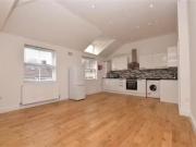 Charming 2 bedroom apartment for rent in Albert Road,...