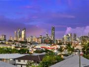Nice 35 Mossgrove Street, WOOLLOONGABBA, QLD 4102 House for.