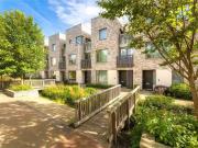 Rental! 3 BA 4 bedroom terraced house for rent in Florey...