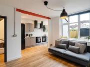 Just in! 3 BA 6 bedroom terraced house for rent in...