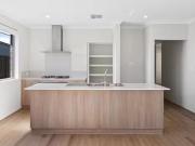 For Rent! 3 Kambany Way, Halls Head, WA 6210