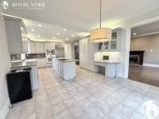 Nice 562 Brookdale Avenue, North York, Ontario M5M 1S2