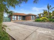 Unique 5 Dobell Court, Trott Park, SA 5158