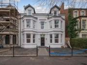 Deal! Apt 2, 35 Wellington Park