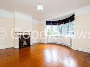 Cozy Detached house to rent in Hillside Road, Cheam,...