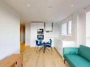 Unique Flat to rent in Beverley Way, London SW20