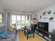Cheap Flat to rent in Consort Drive, Leatherhead KT22