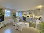Cheap Flat to rent in High Street, Teddington KT1