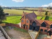 Charming Link detached house to rent in Hyde Heath,...