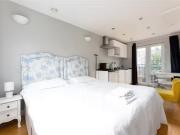 Unique property to let in Sandycombe Road, Richmond, TW9 £1.