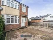 Cozy Semi detached house to rent in Cottimore Avenue,...