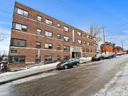Charming Two Bedroom 240 Osgoode Unit 2