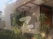 Kanal unfurnished 5 bedrooms house available for rent